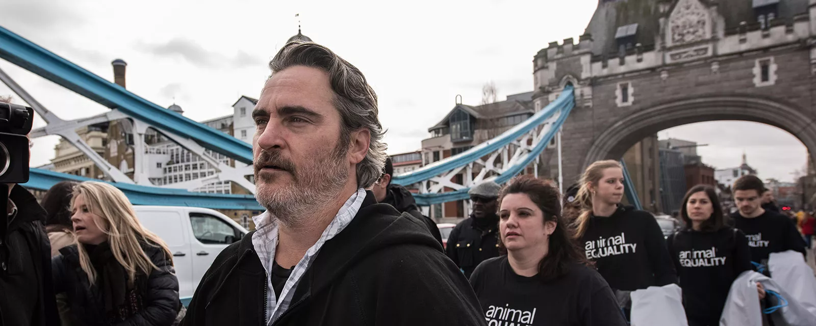 Joaquin Phoenix se une a Igualdad Animal para protestar contra el impacto medioambiental de la ganadería industrial