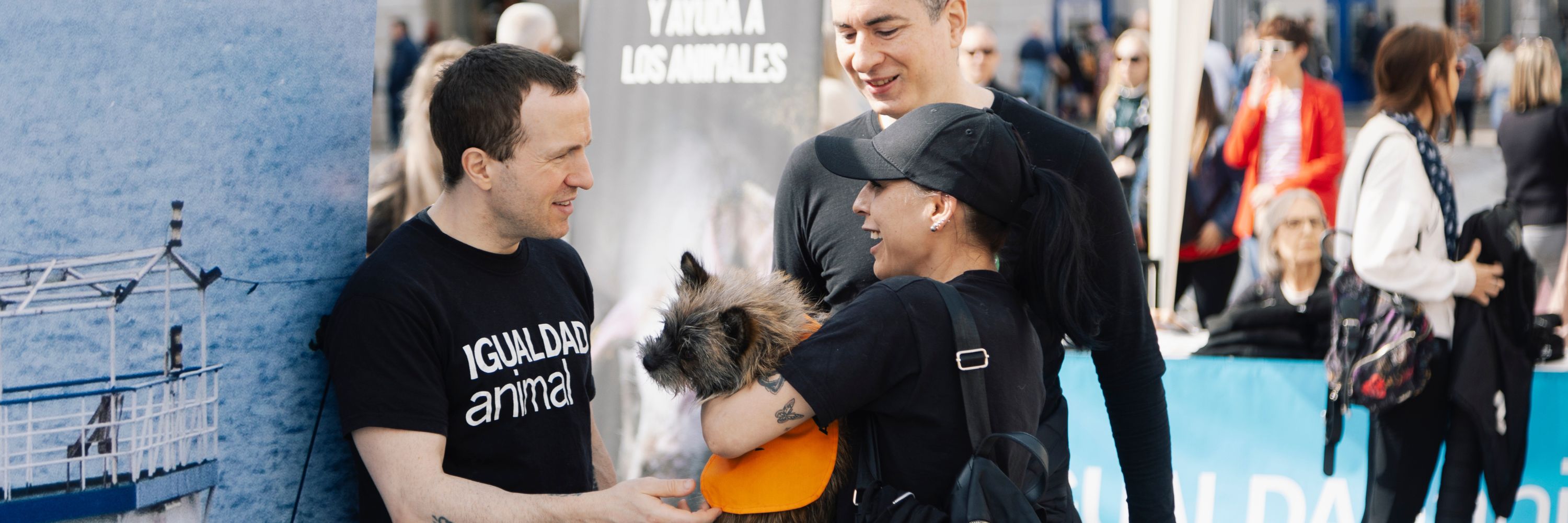 Voluntarios de Igualdad Animal durante una protesta por el fin de la exportación de animales vivos en la Puerta del Sol de Madrid.