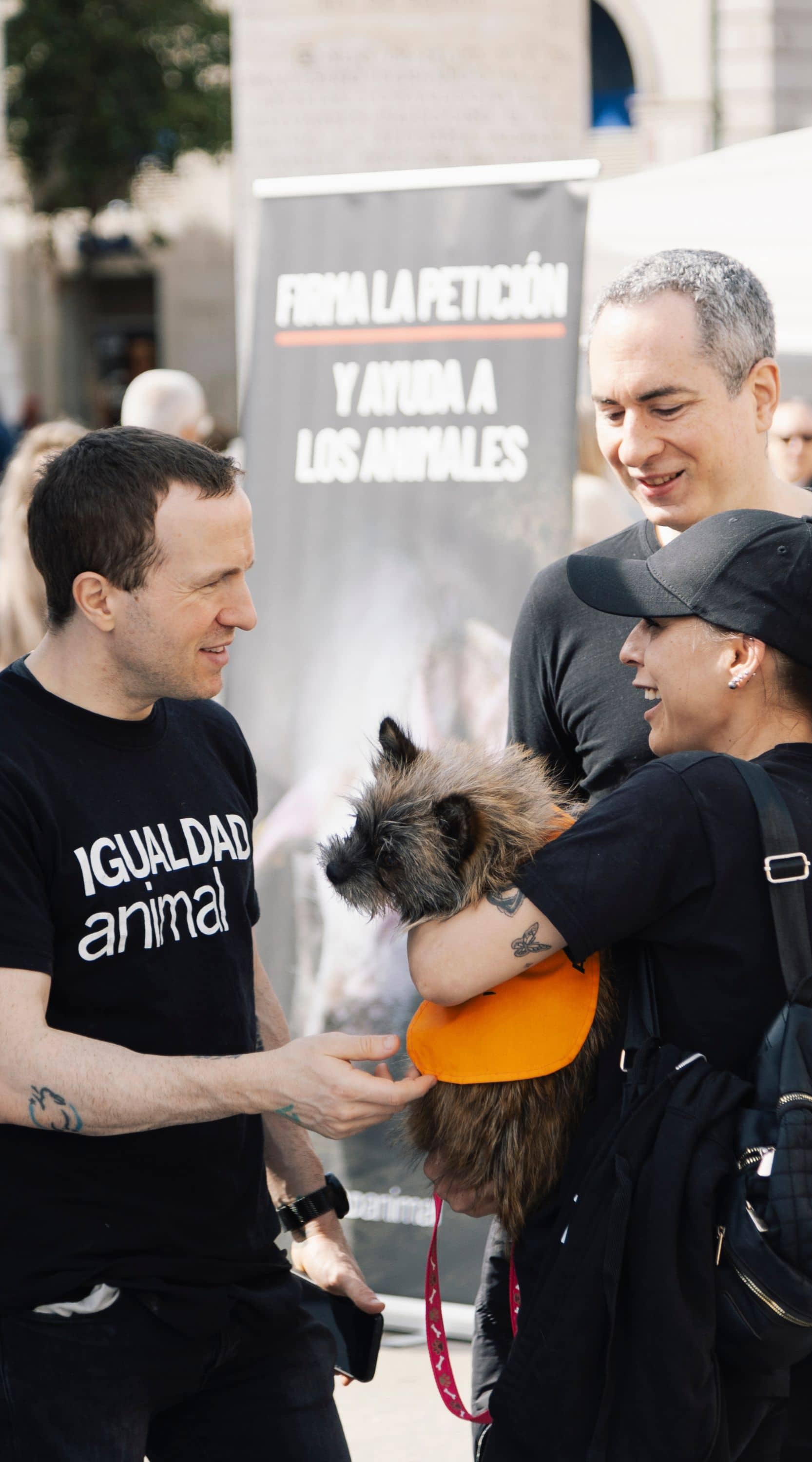 Voluntarios de Igualdad Animal durante una protesta por el fin de la exportación de animales vivos en la Puerta del Sol de Madrid.