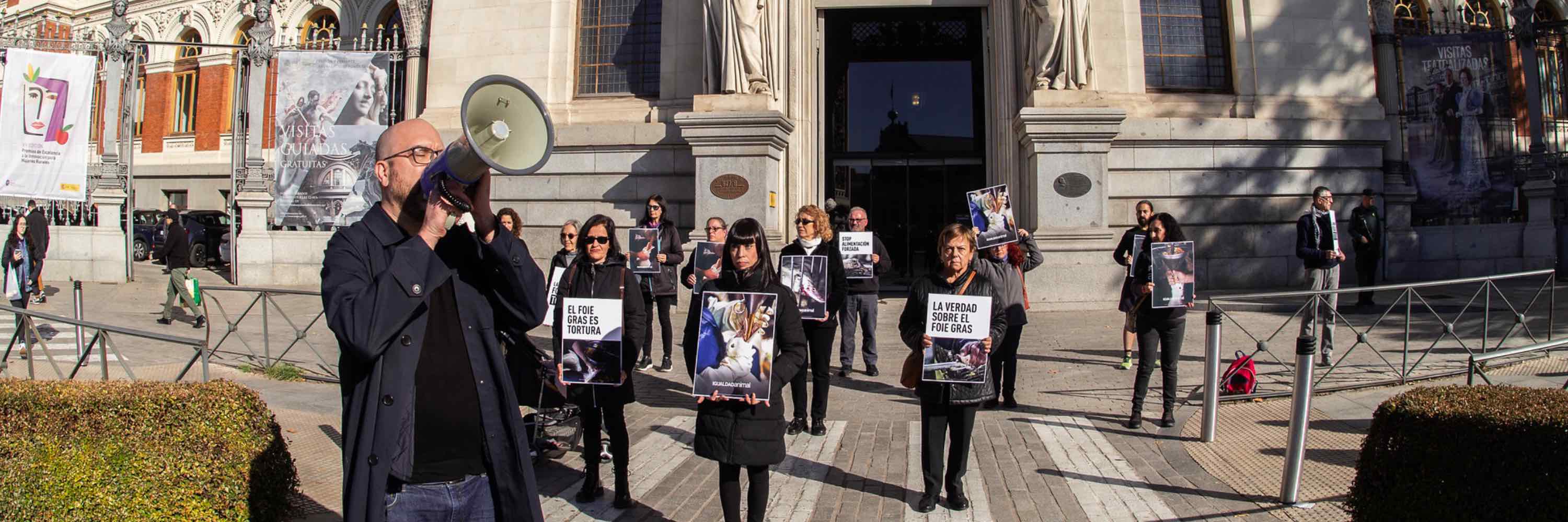 Imagen protesta en defensa de los animales frente al Ministerio de Agricultura