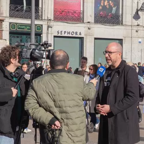 Javier Moreno dando declaraciones a medios en el Día de los Derechos Animales