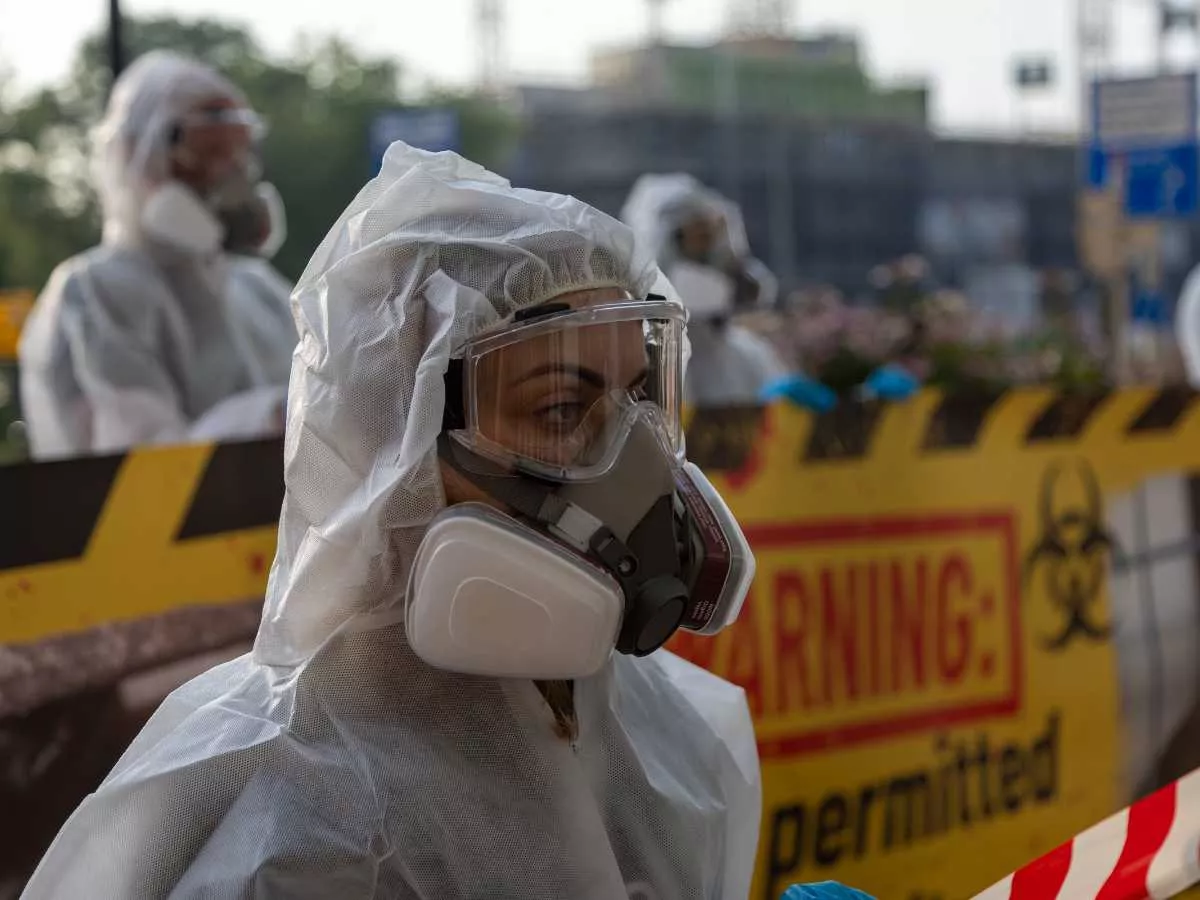 Activistas frente a la sede de Ahold Delhaize declaran el lugar como "zona contaminada"