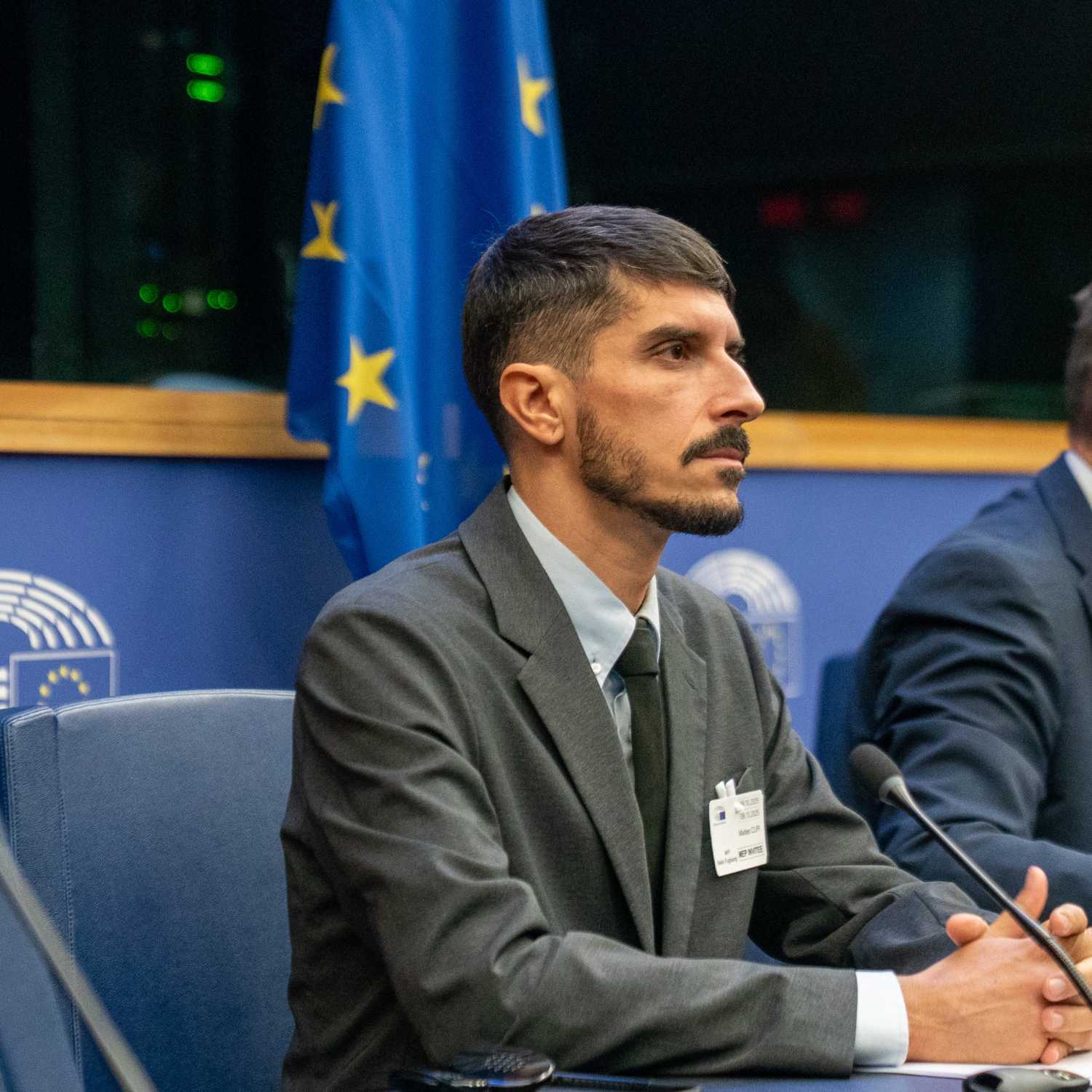 Matteo Cupi, vicepresidente de Igualdad Animal defiende a los pollitos en el Parlamento Europeo