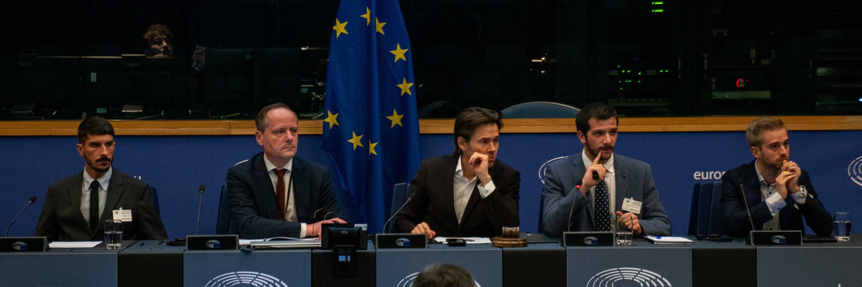 Matteo Cupi, vicepresidente de Igualdad Animal defiende a los pollitos en el Parlamento Europeo