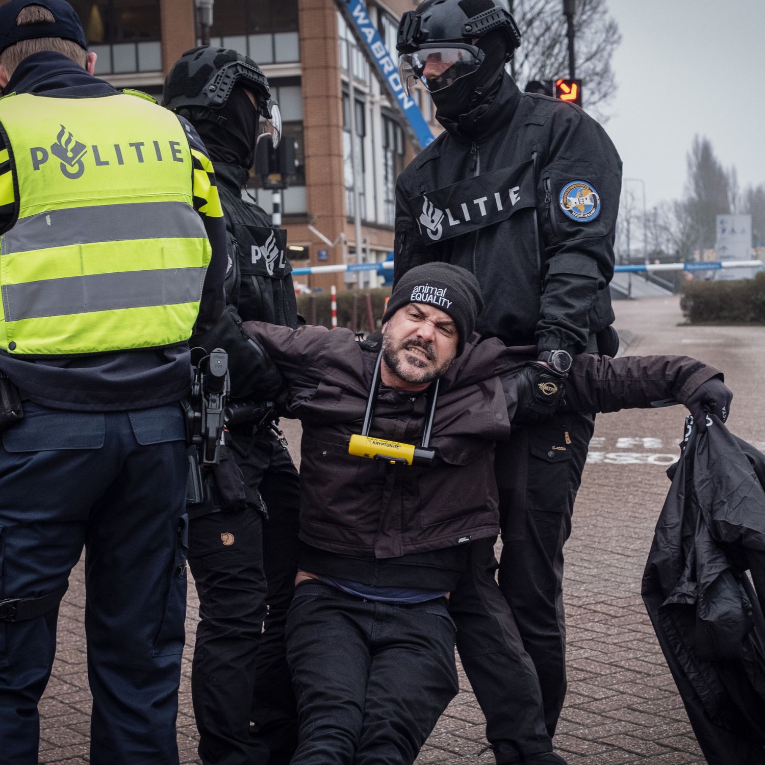 Arresto a activistas de Igualdad Animal por defender a los animales