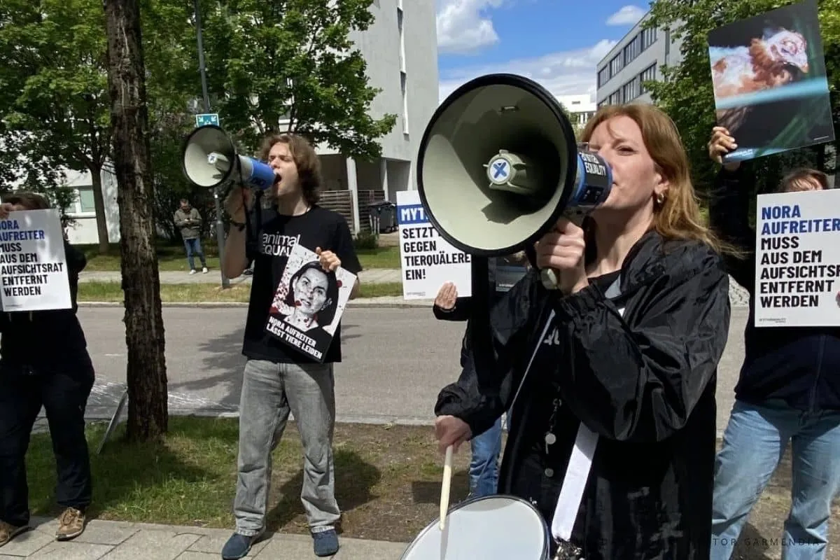 Protestas en Barcelona y otras ciudades frente a MyTheresa por Kroger 12