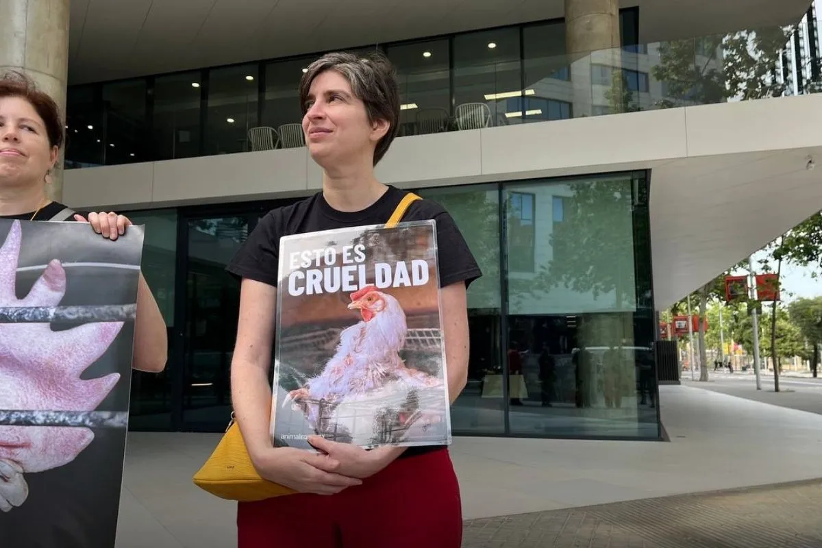 Activistas vuelven a protestar frente a Mytheresa 1
