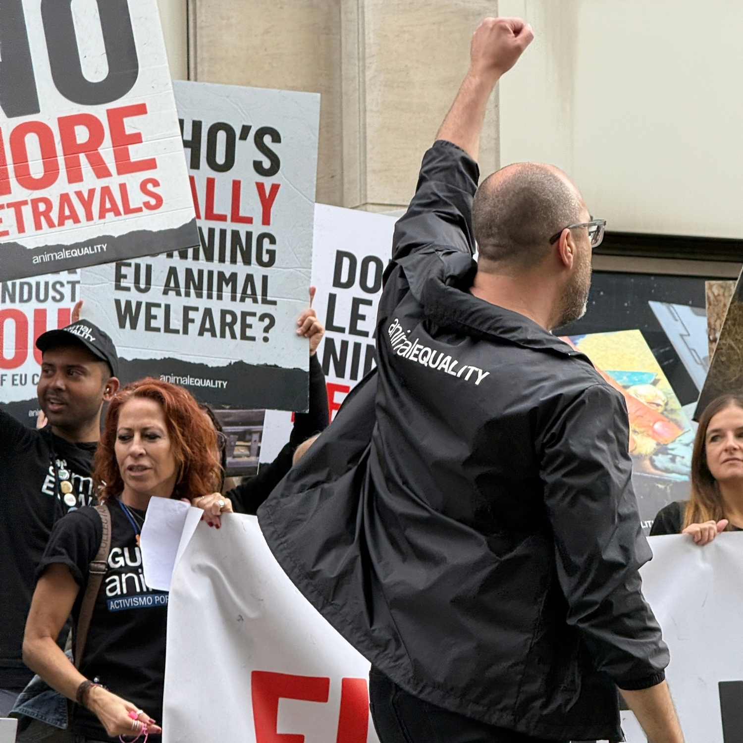 300 activistas por los animales en Bruselas